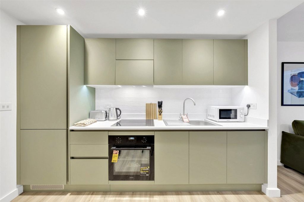 Additional image 6 of 2 bed flat to rentViva Court, Kimpton Road, Luton LU2