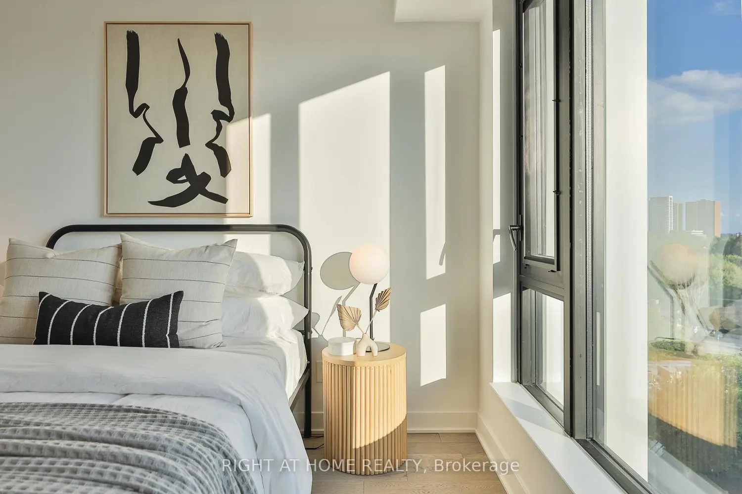 Additional image 18 of 2720 Dundas Street 607