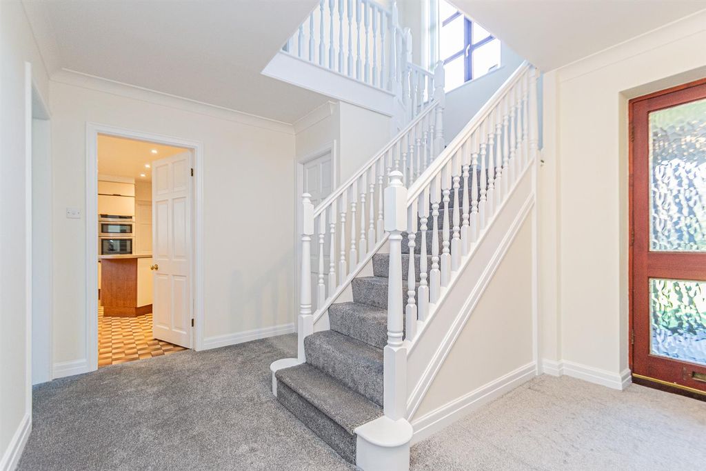 Additional image 2 of 4 bed detached house to rentStoneleigh Gardens, Grappenhall And Thelwall, Warrington WA4