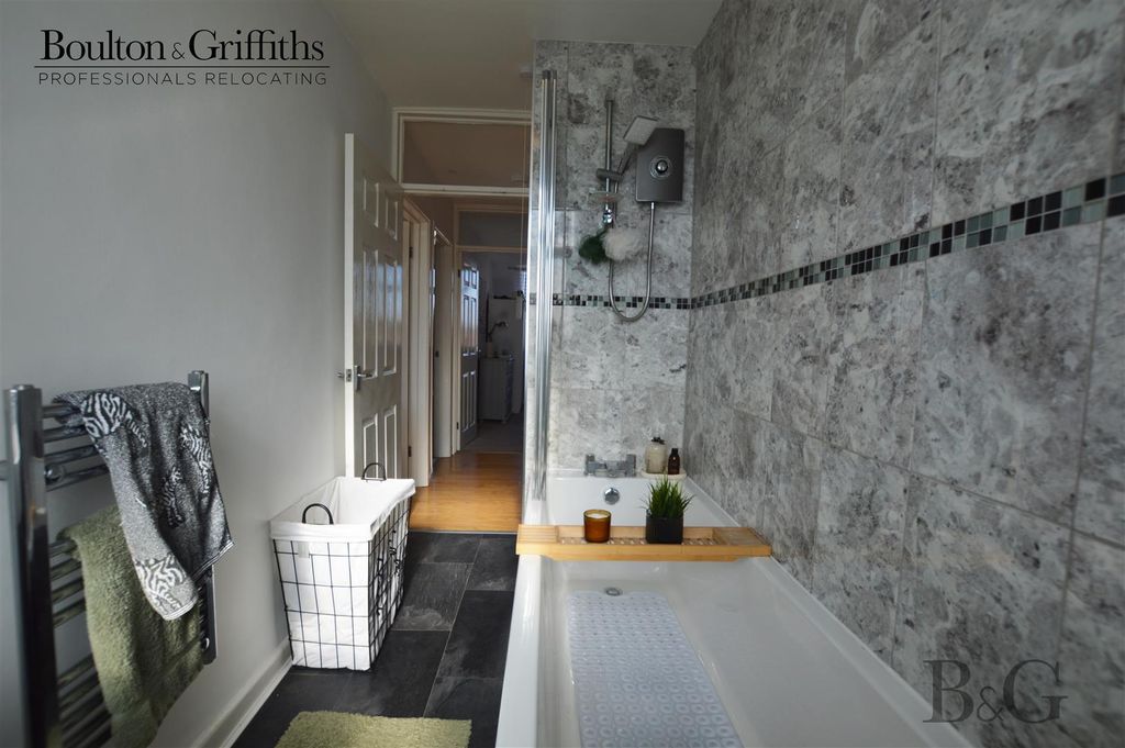 Additional image 10 of 2 bed flat to rentRowan House, Bridge Street, Penarth CF64
