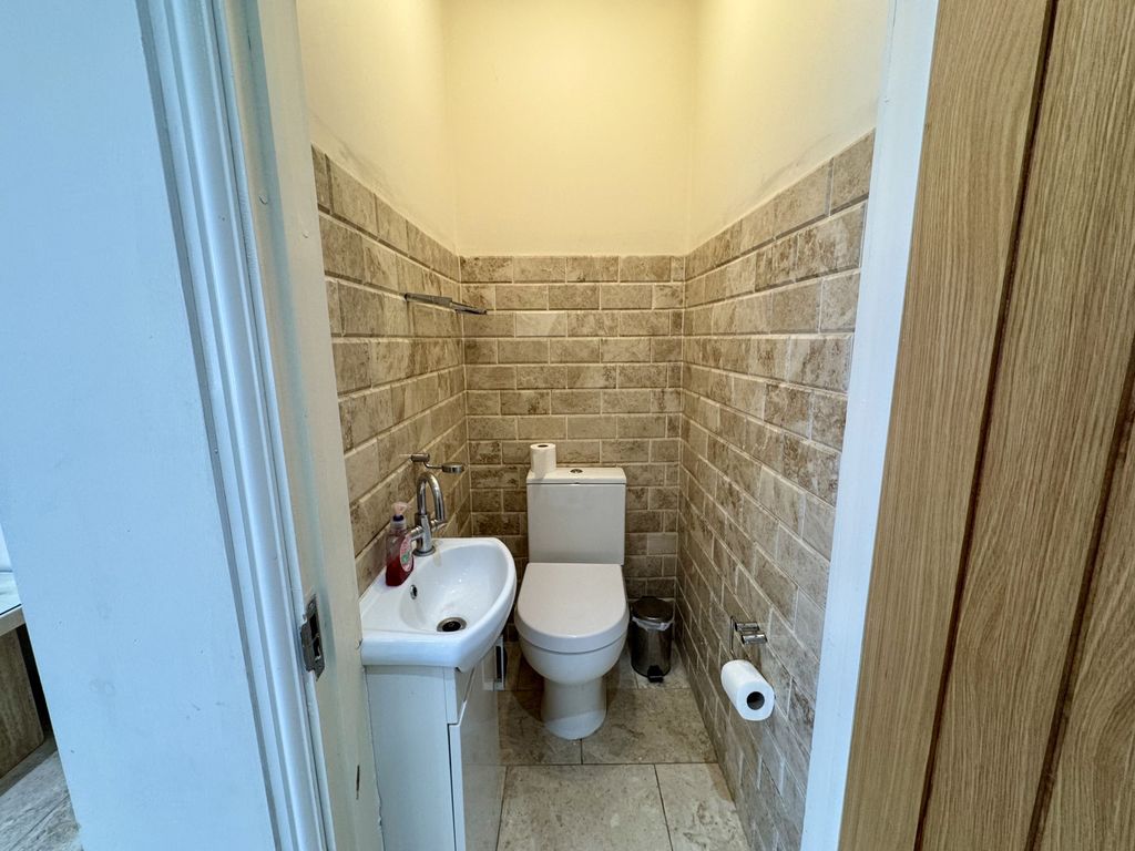 Additional image 27 of 8 bed terraced house to rentDunstable Road, Bedfordshire LU4