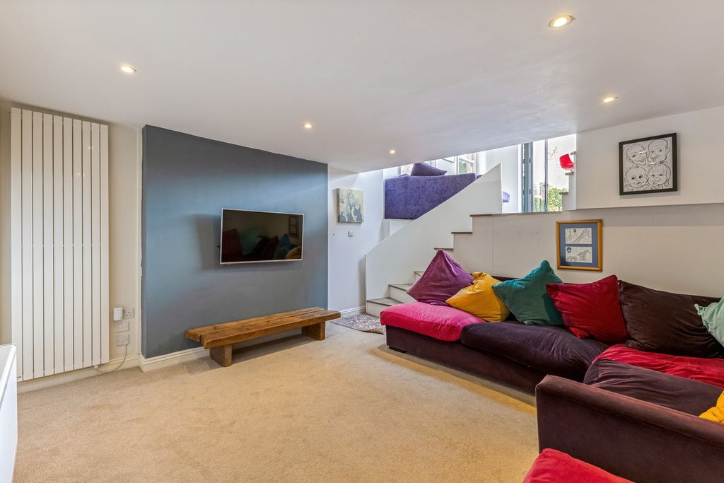 Additional image 15 of 5 bed semi-detached house to rentTrafford Road, Alderley Edge SK9