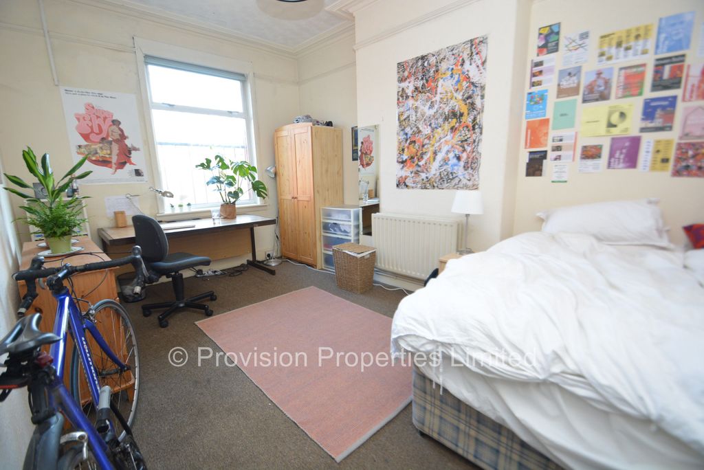 Additional image 3 of 8 bed terraced house to rentChestnut Avenue, Hyde Park, Leeds LS6
