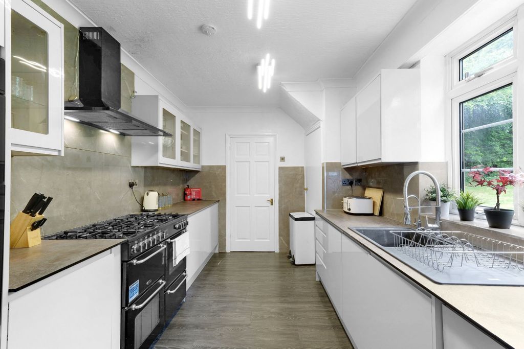 Additional image 16 of 5 bed detached house to rentMarlow Hill, High Wycombe HP11