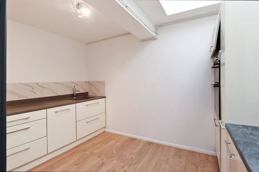 Additional image 2 of 1 bed maisonette to rentCambrian House, Upper St. Johns Road, Burgess Hill, West Sussex RH15