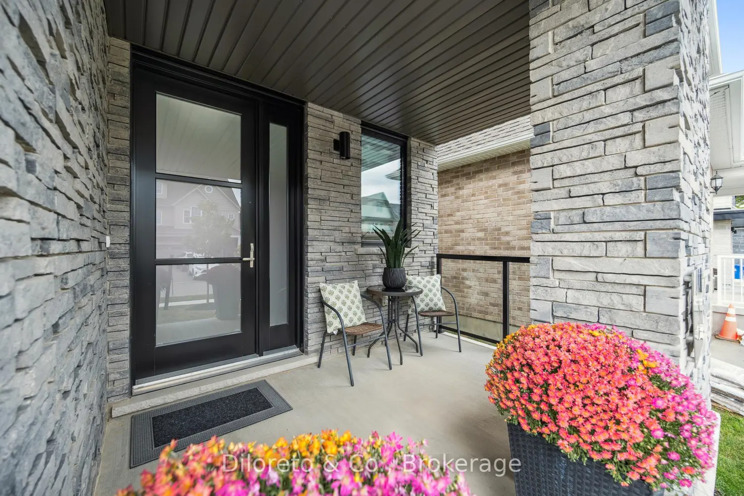 8 Ryder Avenue photo 3