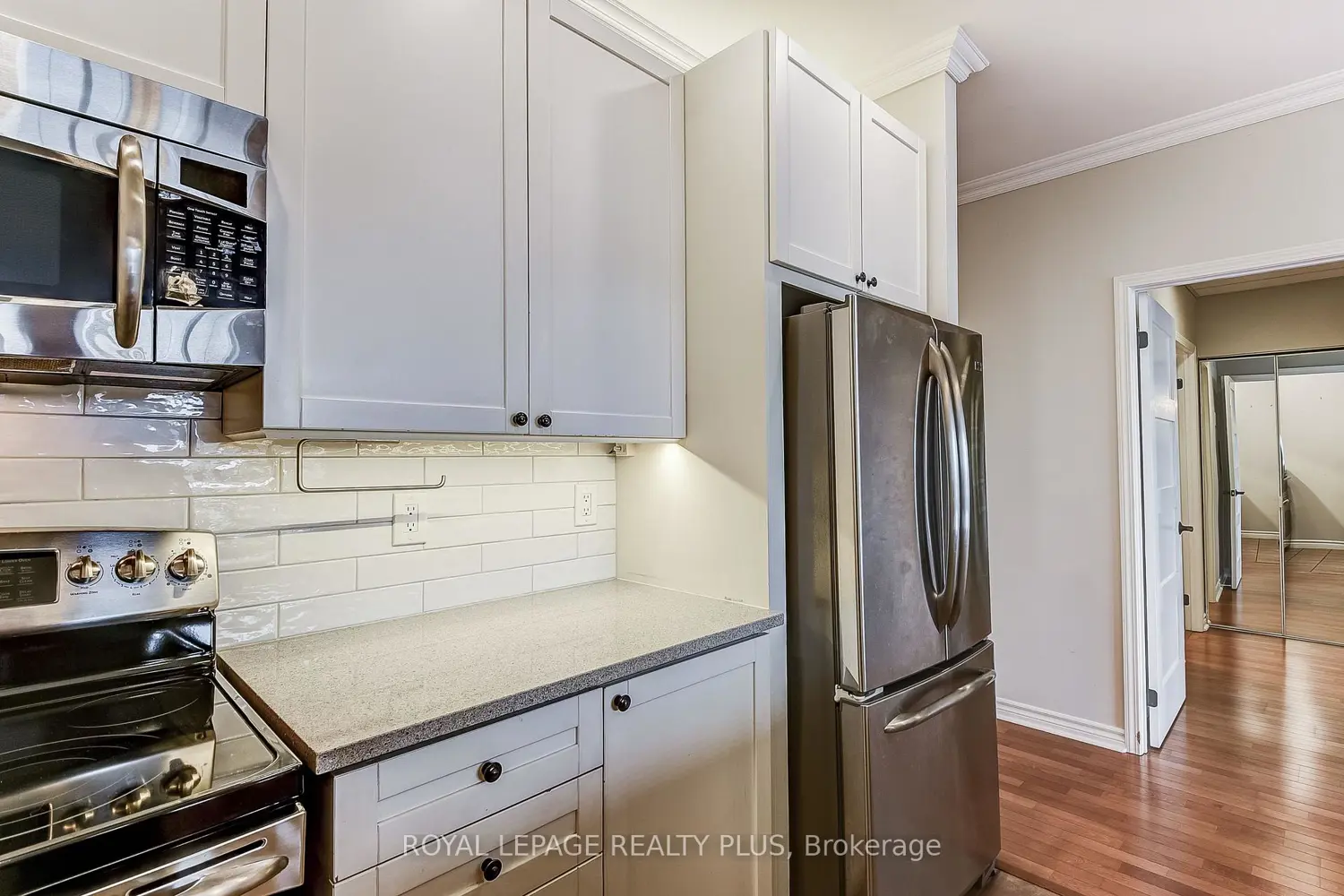 Additional image 9 of 980 Yonge Street 715