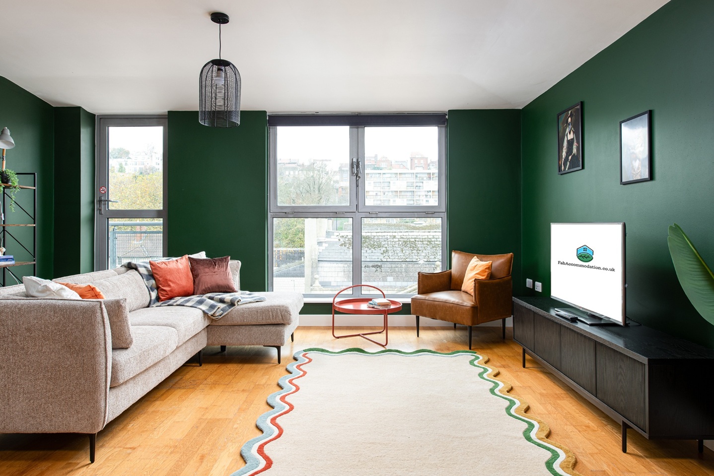 3 Bed Flat, Hamilton Court, BS2, N1 7GU