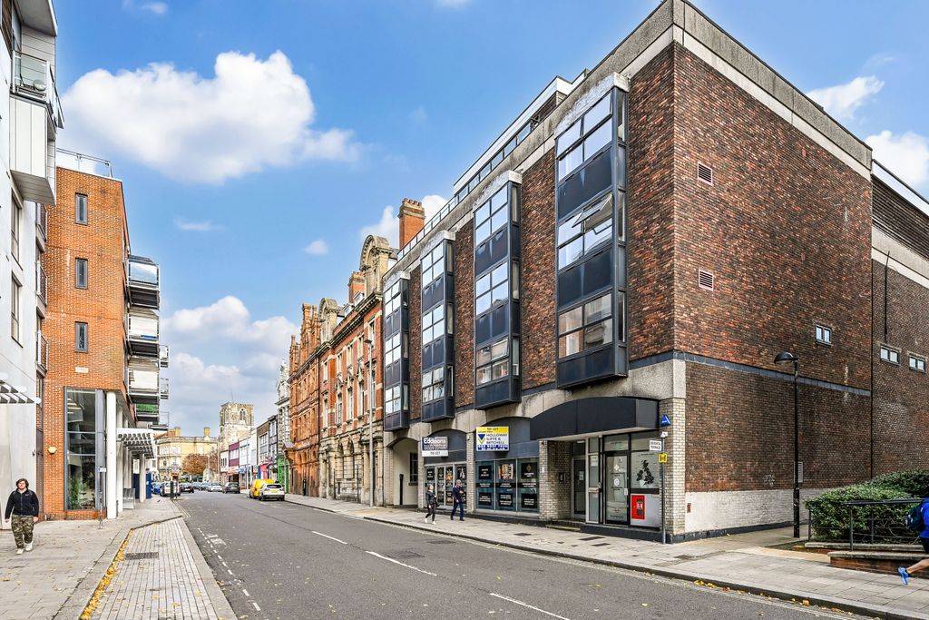 3 bed flat to rentHigh Street, Southampton SO14