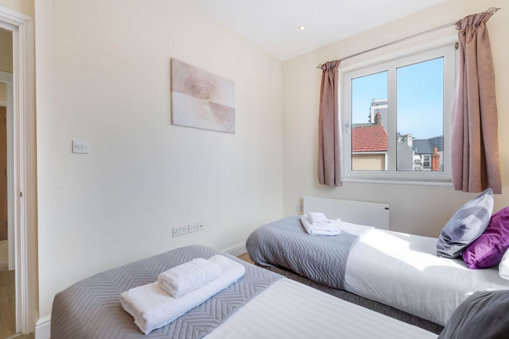 Additional image 3 of 2 bed flat to rentQueen Street, Maidenhead SL6