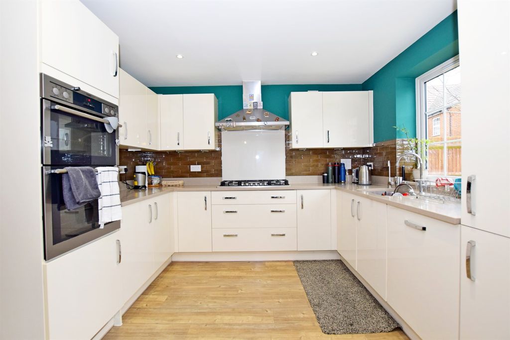 Additional image 4 of 5 bed detached house to rent7 Wellers Close, Felpham, Bognor Regis, West Sussex PO22