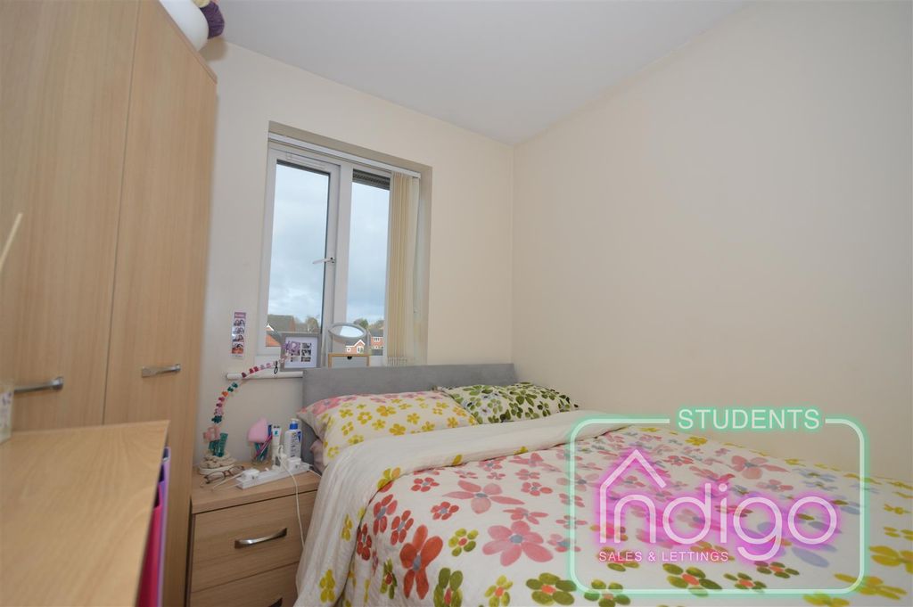 6 bed shared accommodation to rentGodwin Way, Stoke-On-Trent ST4 photo 3