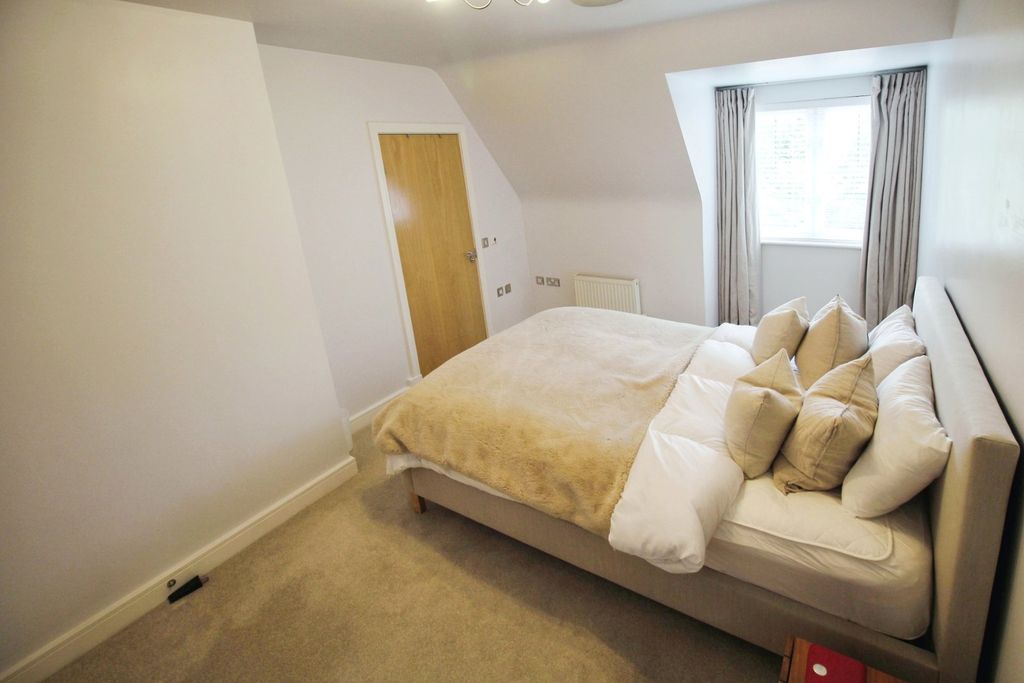 Additional image 10 of 2 bed flat to rentKnutsford Road, Wilmslow, Cheshire SK9