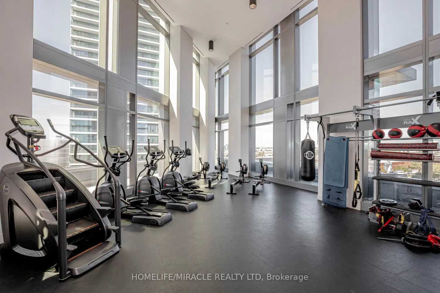 Additional image 17 of 7890 Jane Street 501