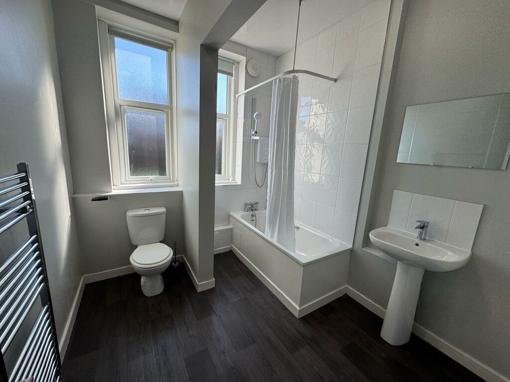 Additional image 8 of 2 bed flat to rentForth Street, Stirling, Stirlingshire FK8