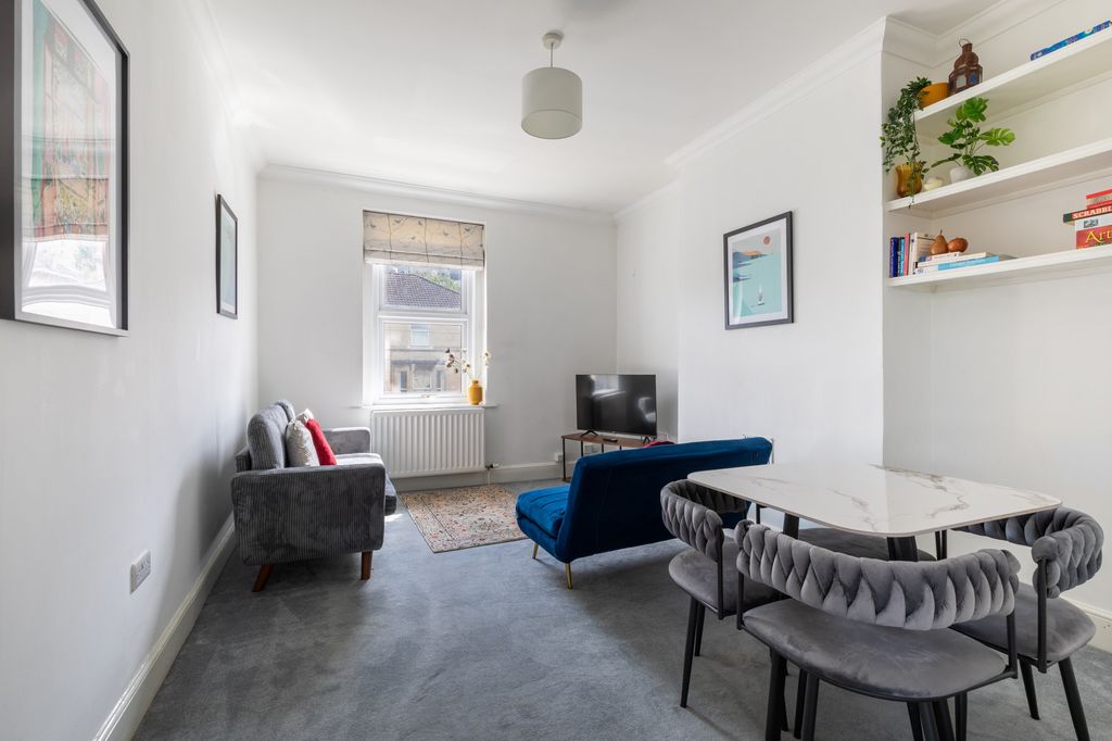 2 bed flat to rentLower Oldfield Park, Bath BA2 photo 3