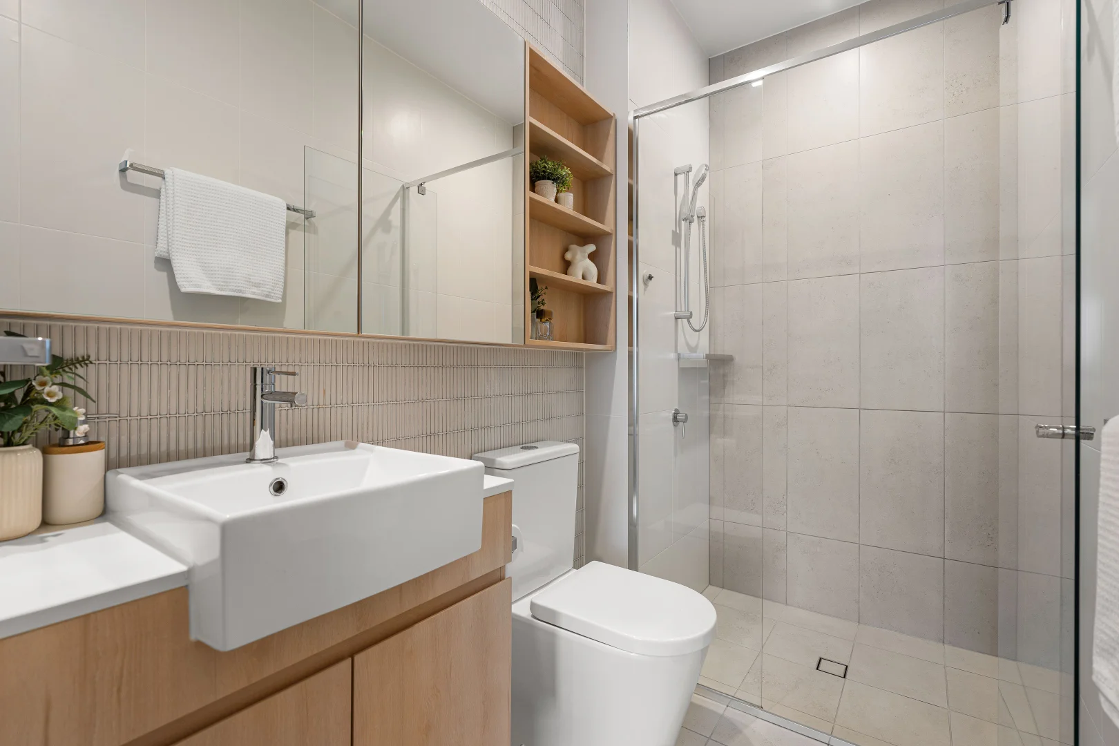 Additional image 12 of 501/117 Chestnut Street, Wynnum QLD 4178