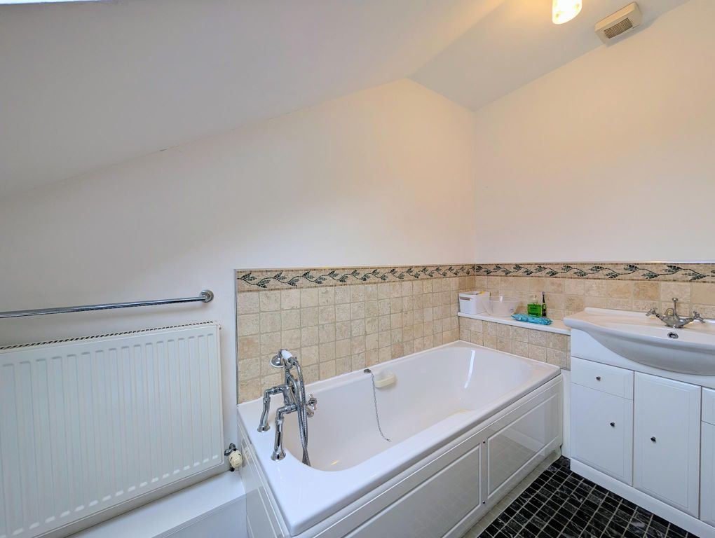 Additional image 13 of 4 bed property to rentRussell Gardens, Old Tupton, Chesterfield S42