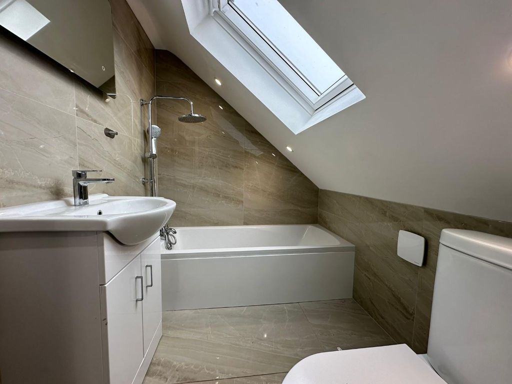 Additional image 6 of 8 bed property to rentRockley Road, Luton LU1
