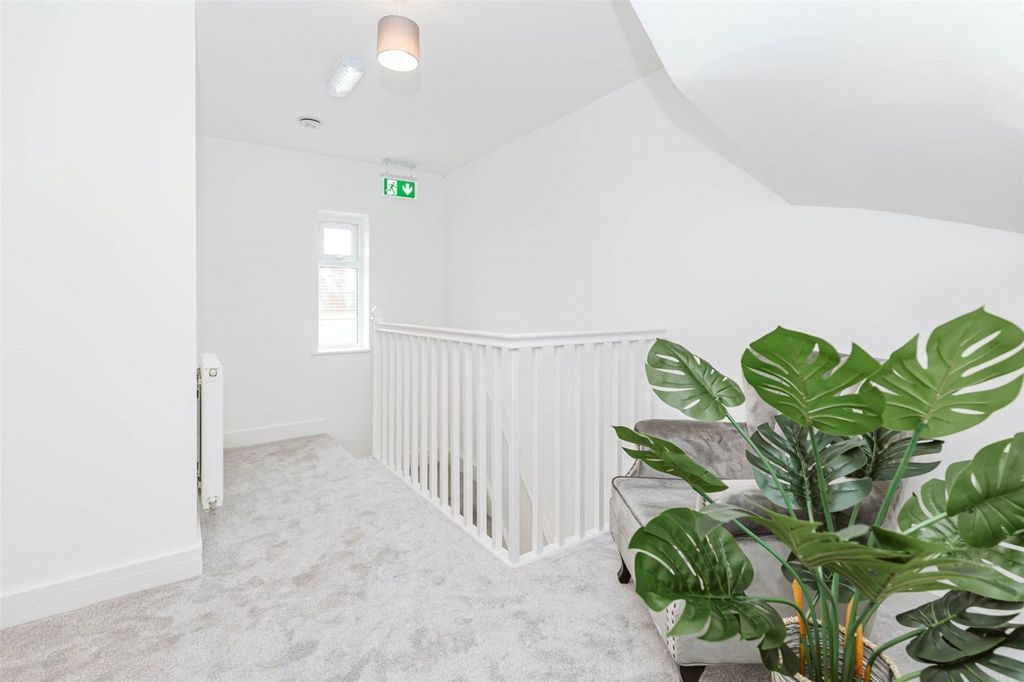 Additional image 17 of 7 bed semi-detached house to rentGayner Road, Horfield, Bristol, Bristol BS7