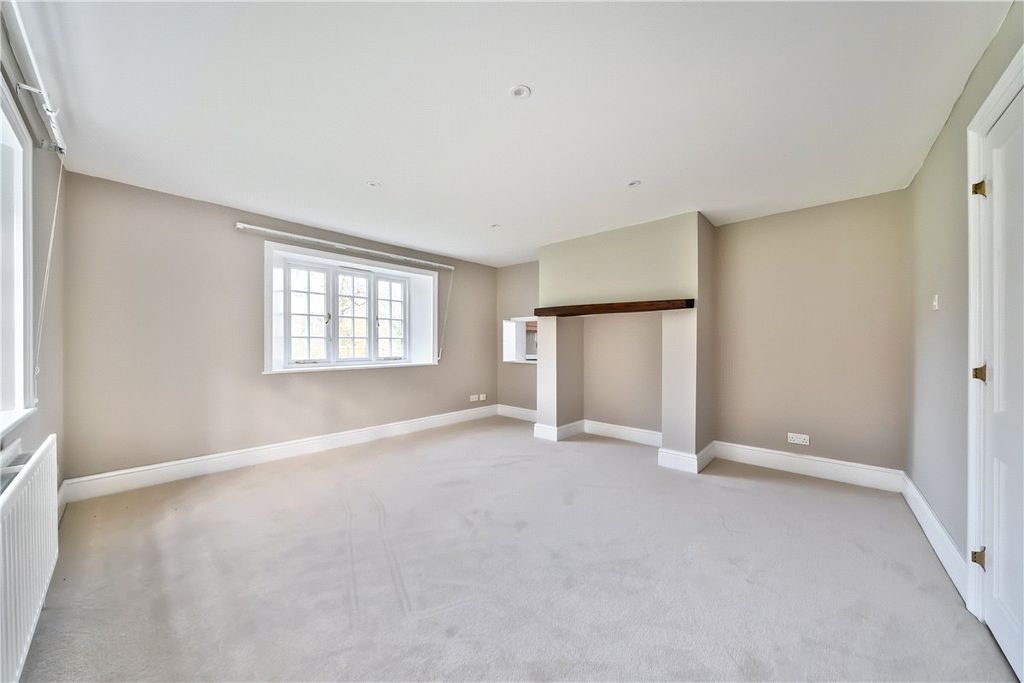 Additional image 8 of 4 bed detached house to rentThe Slade, Bucklebury, Berkshire RG7