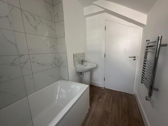 Additional image 7 of 2 bed flat to rentMarket Street, Pontypool NP4