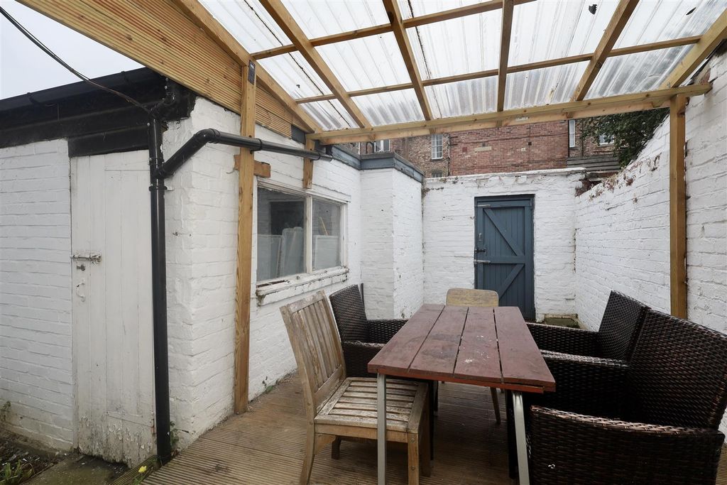 6 bed shared accommodation to rentLarkspur Terrace, Jesmond, Newcastle Upon Tyne NE2 photo 4