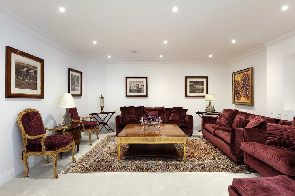 Additional image 9 of 8 bed detached house to rentDukes Kiln Drive, Gerrards Cross, Buckinghamshire SL9
