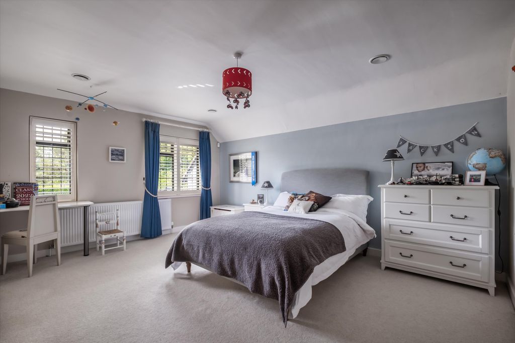 Additional image 19 of 6 bed detached house to rentHalfpenny Lane, Guildford, Surrey GU4