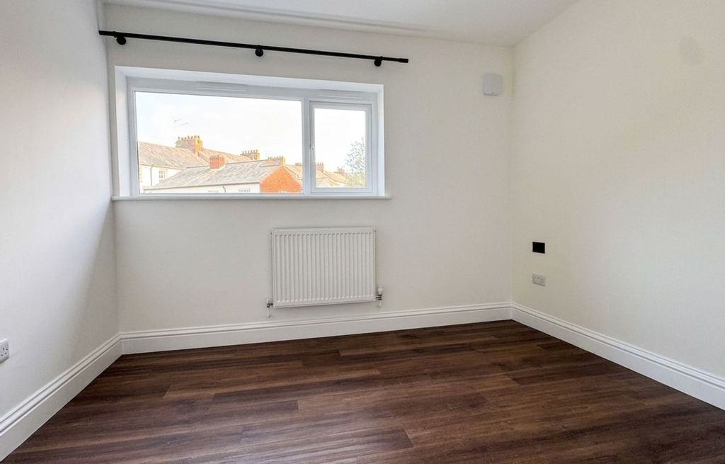 Additional image 7 of 2 bed flat to rentSpringfield Road, Horsham RH12