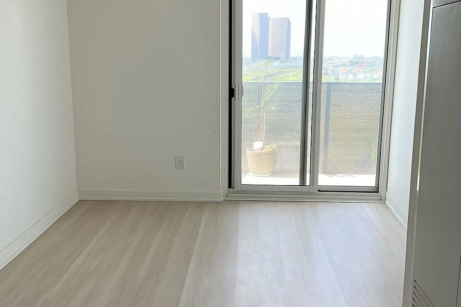 Additional image 6 of 30 Tretti Way 810