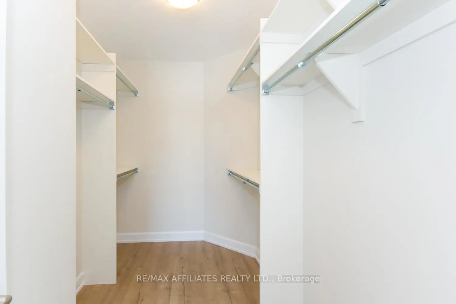 Additional image 11 of 1060 Chablis Crescent