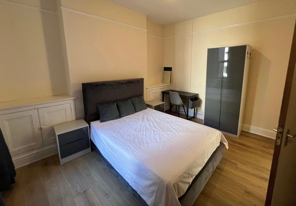 4 bed shared accommodation to rentCalvert Terrace, Swansea SA1 photo 4