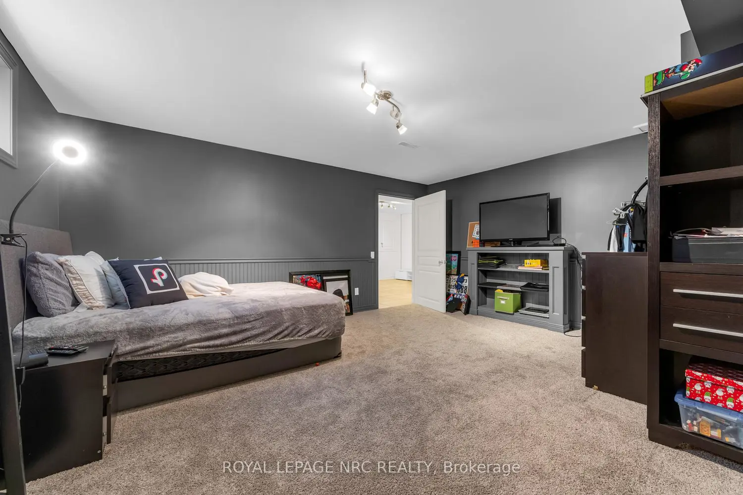 Additional image 11 of 10 Montrose Street