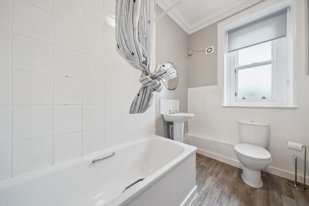 Additional image 12 of 4 bed flat to rentPort Street, Stirling, Stirling FK8