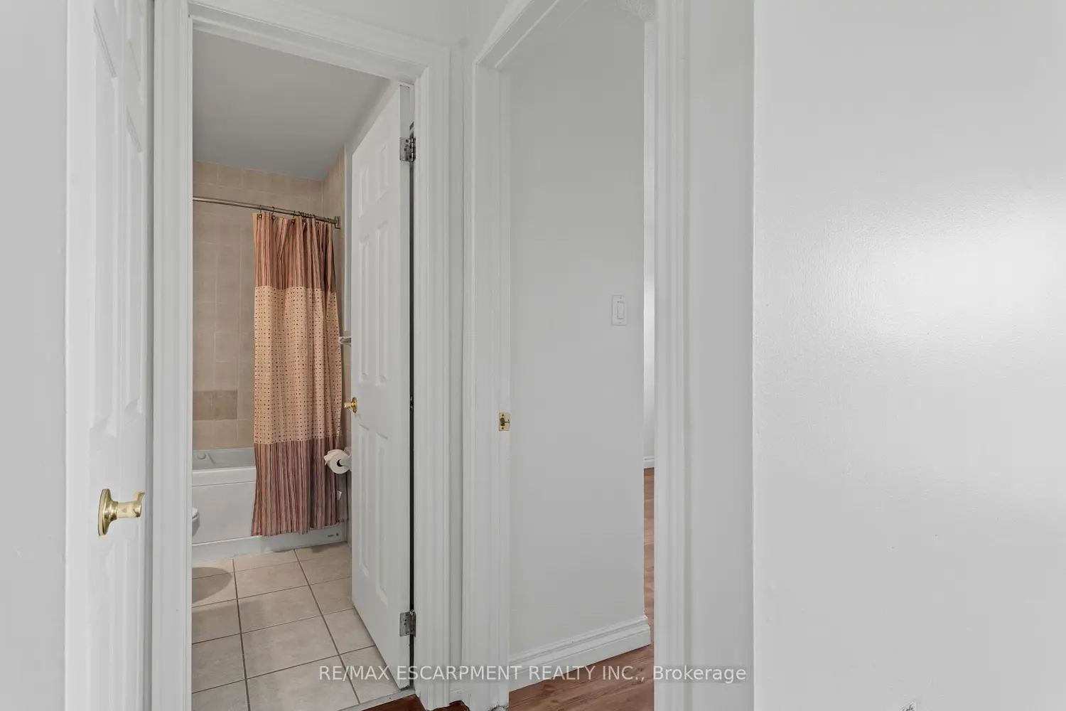 Additional image 18 of 851 Queenston Road 505