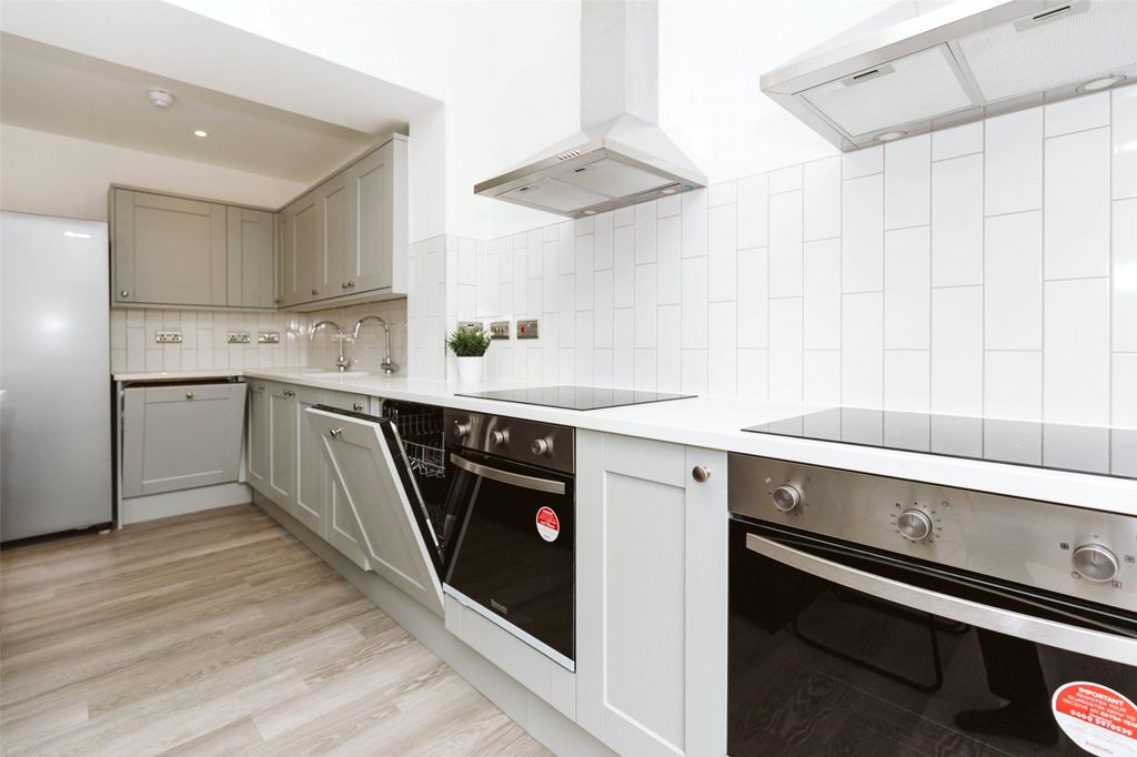 Additional image 8 of 7 bed semi-detached house to rentGayner Road, Horfield, Bristol, Bristol BS7