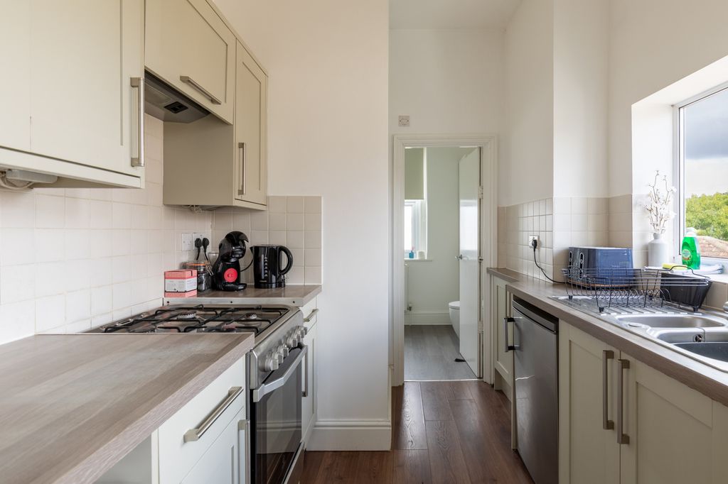 2 bed flat to rentLower Oldfield Park, Bath BA2 photo 4