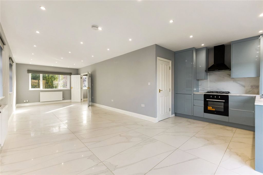 Additional image 7 of 8 bed semi-detached house to rentRockley Road, Luton, Bedfordshire LU1