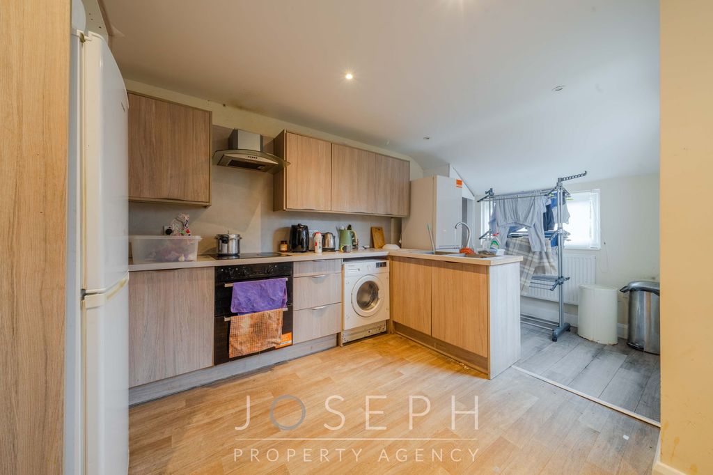 Additional image 2 of 6 bed property to rentFoxhall Road, Ipswich IP3
