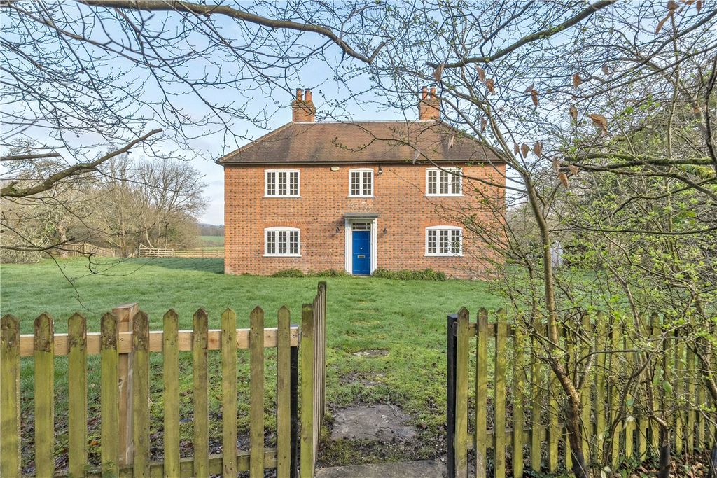 4 bed detached house to rentThe Slade, Bucklebury, Berkshire RG7