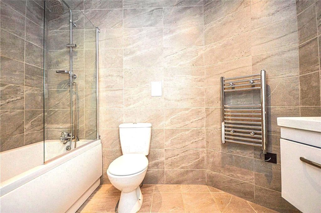 Additional image 5 of 2 bed flat to rentKingsbridge Point, Swindon SN1