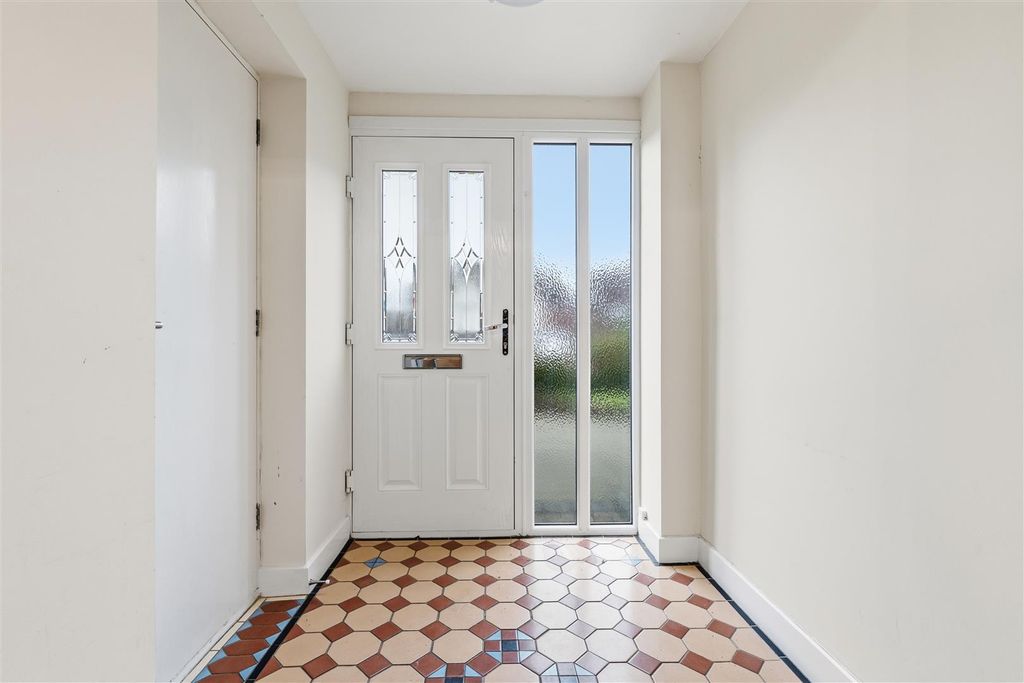 Additional image 4 of 5 bed detached house to rentWyvern Road, Sutton Coldfield B74