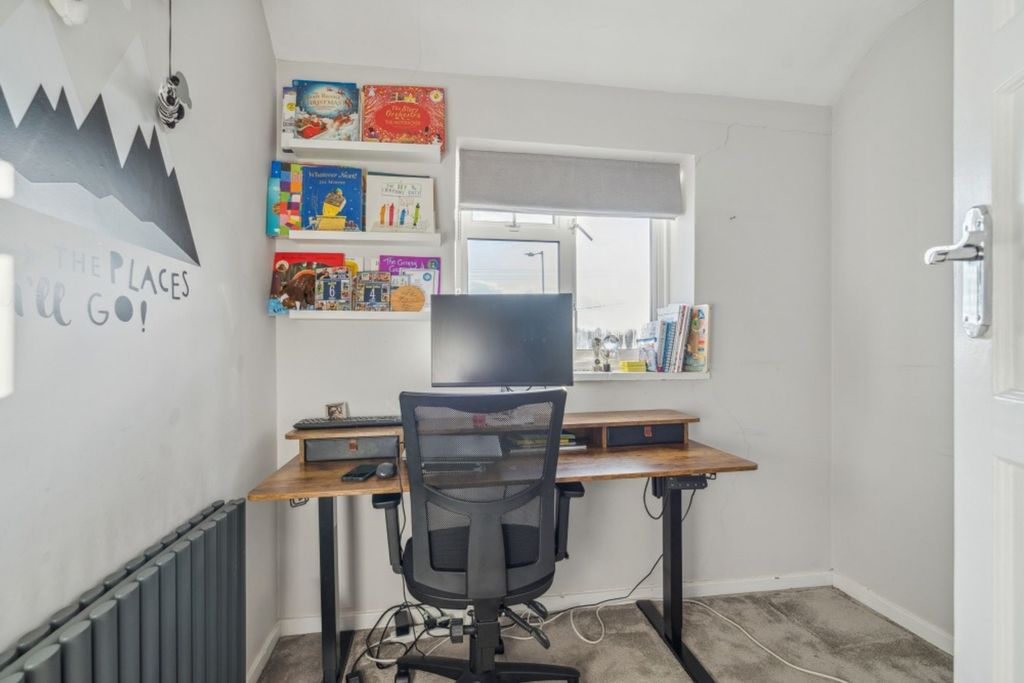 Additional image 10 of 3 bed semi-detached house to rentMaxwell Road, Beaconsfield HP9