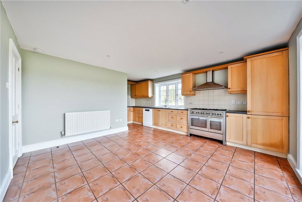 Additional image 5 of 4 bed detached house to rentThe Slade, Bucklebury, Berkshire RG7