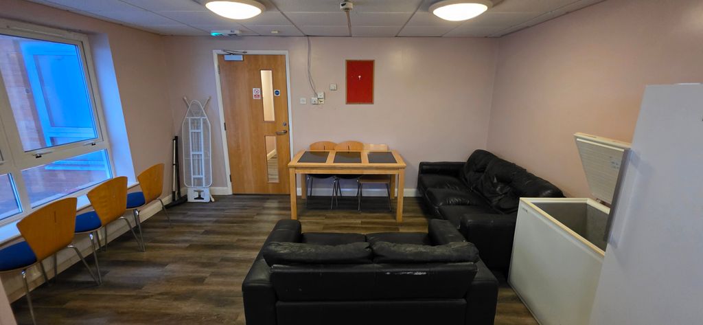 Additional image 2 of 6 bed flat to rentRanelagh Terrace, Leamington Spa CV31