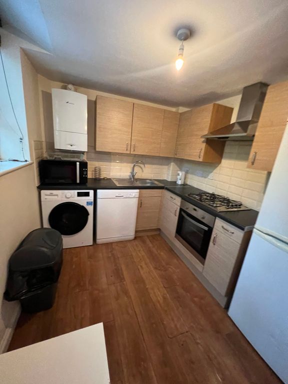 6 bed flat to rentFlat 2, Bond Street, Bristol BS1