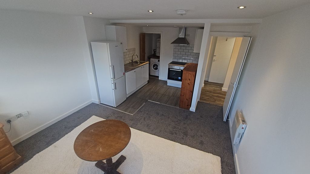 Additional image 14 of 4 bed flat to rentChapel Street, Luton LU1