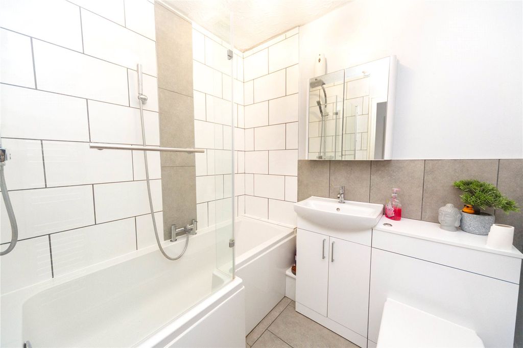 Additional image 13 of 2 bed flat to rentGerddi Margaret, Barry CF62