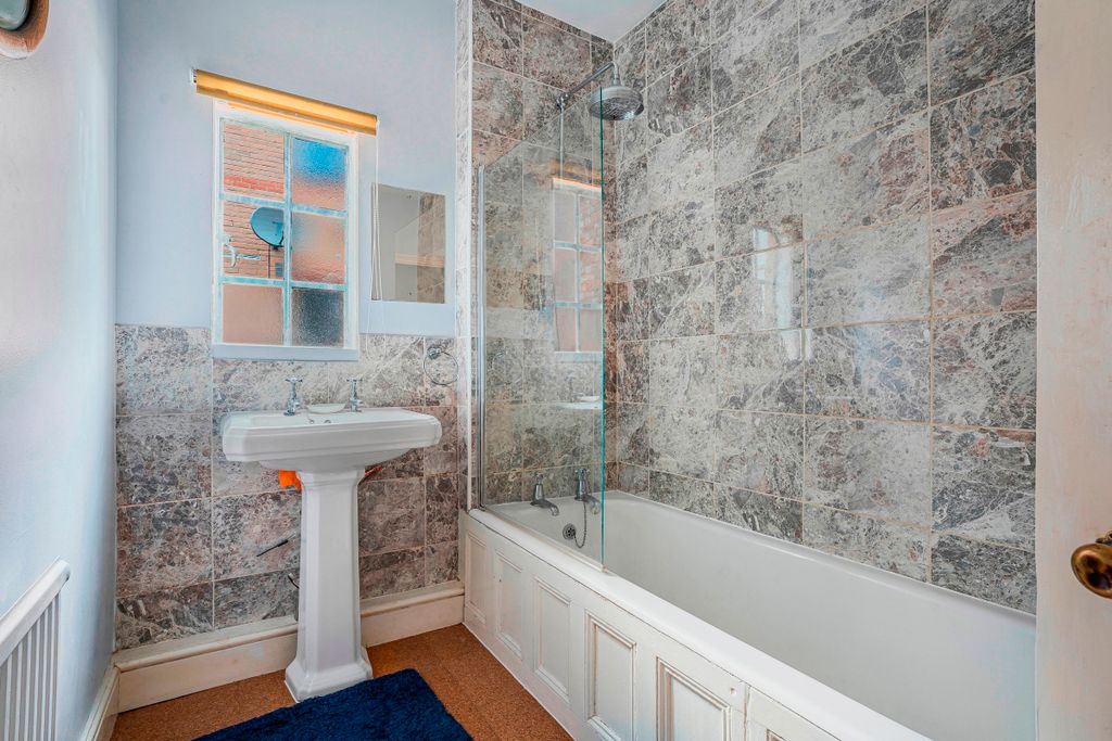 Additional image 11 of 6 bed semi-detached house to rentConduit Road, Bedford MK40